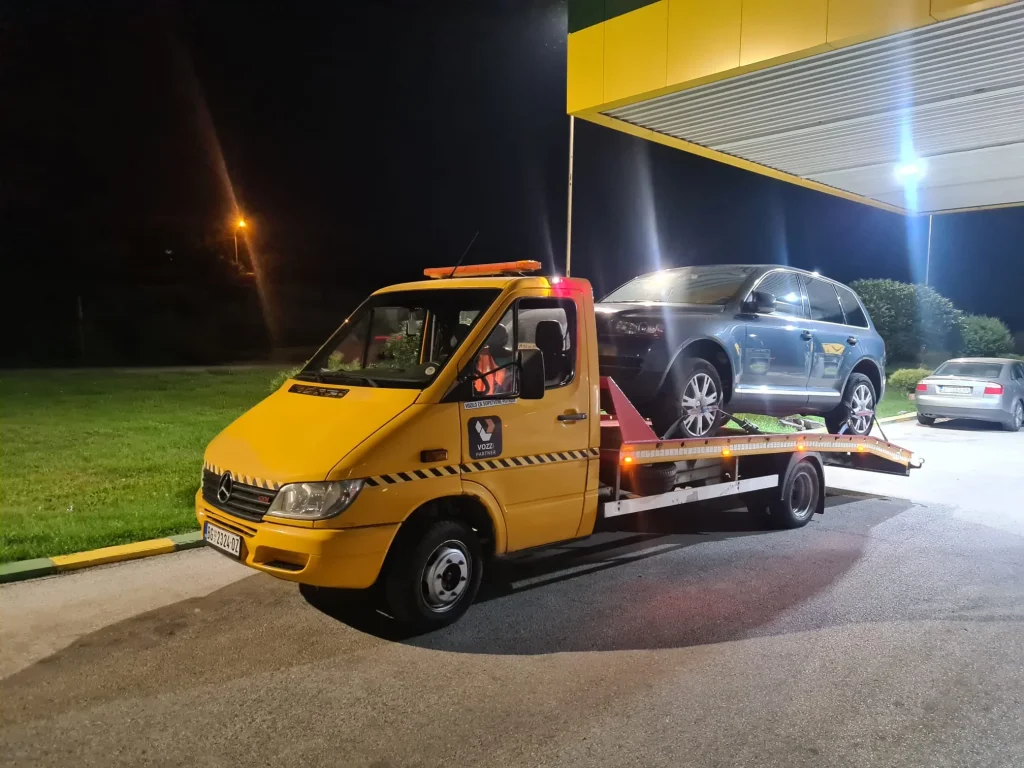 slep sluzba palilula crni auto po nocu